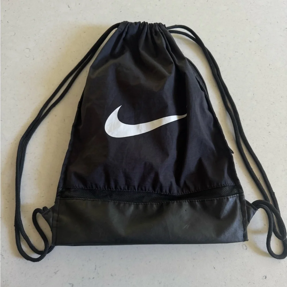 Nike Brasilia black & white training gym sports zipper pocket bag backpack